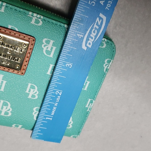 Dooney & Bourke Gretta Seafoam Large Zip Around Wristlet Wallet Like New Rare - Picture 9 of 10